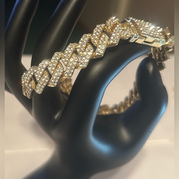 Dazzling Gold Women's Bracelet With Clear Crystal Accents - Picture 4 of 11